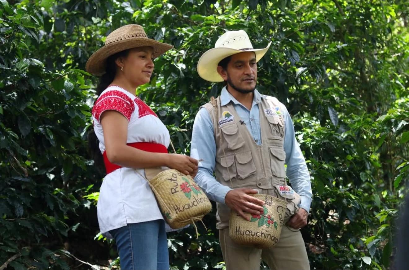 CAFÉ Y FLORES